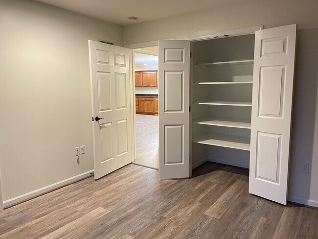 Building Photo - Beautiful 3 bedroom 2 bathroom Rancher in Great Manheim Location!