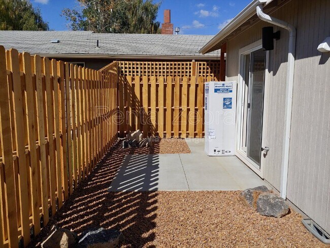 Building Photo - 374 SE Garner St