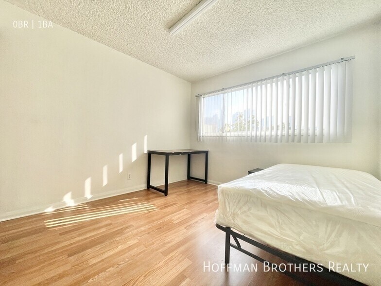 Building Photo - 933 Grattan St