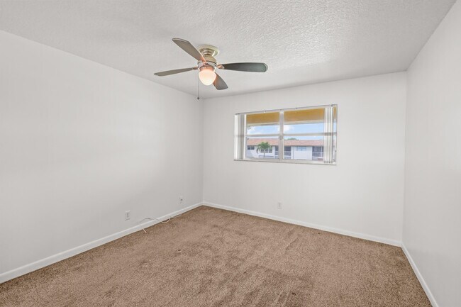 Building Photo - 9911 Sandalfoot Blvd