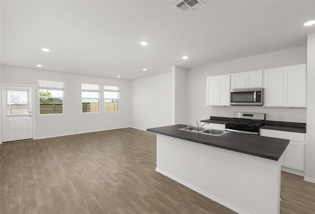 Building Photo - 206 W Jackson Ave