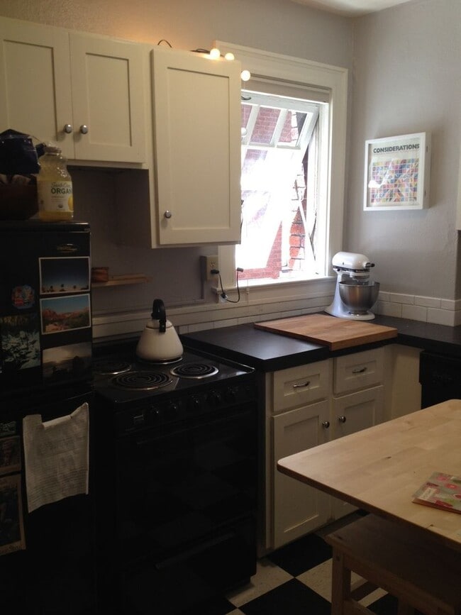 Building Photo - 1811 NW Couch St