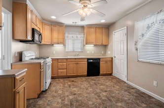 Building Photo - 1553 Bessie Ave