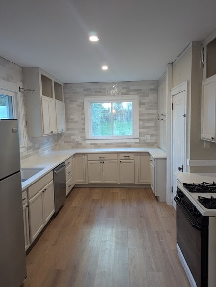 Primary Photo - 701 Burke Ave NE