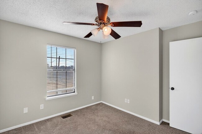 Building Photo - 3222 Preston Dr