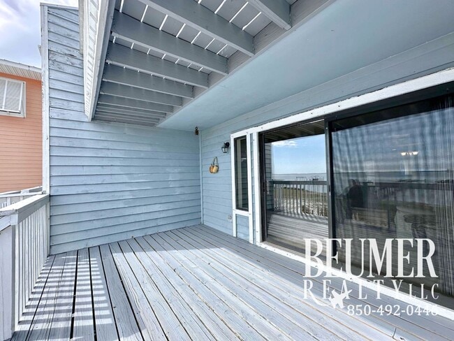 Building Photo - Move-In Ready Intercoastal Waterfront Townhome Steps to the water