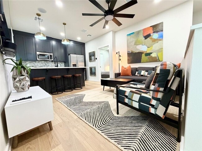 Building Photo - 611 SW C St