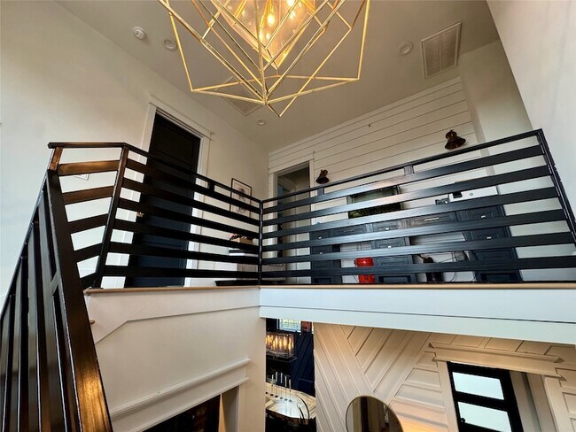 Building Photo - 805 Cordell St