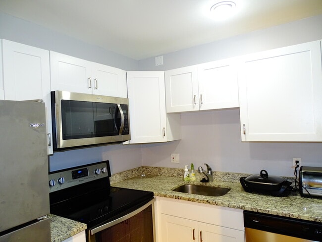 Building Photo - 2200 Springdale Blvd