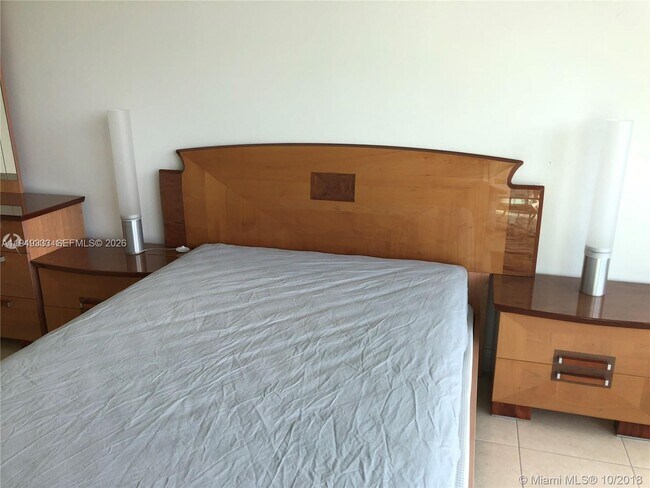 Building Photo - 16500 Collins Ave