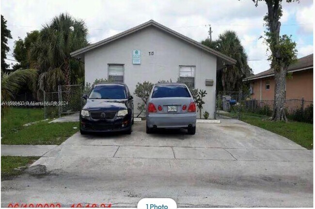 Primary Photo - 713 NW 4th Ave