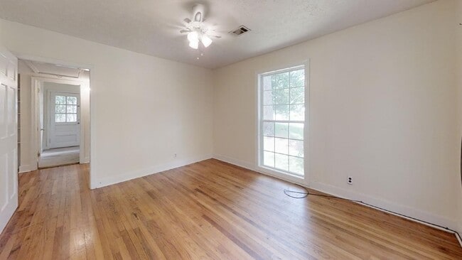 Building Photo - Lakeview Drive Cottage