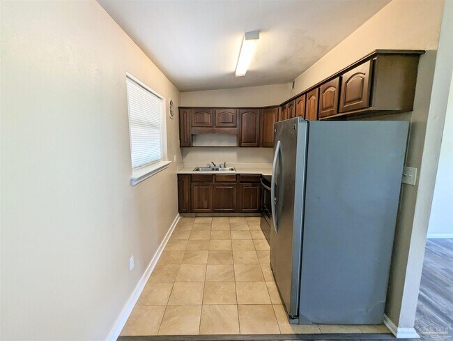 Building Photo - 9 Gentian Dr