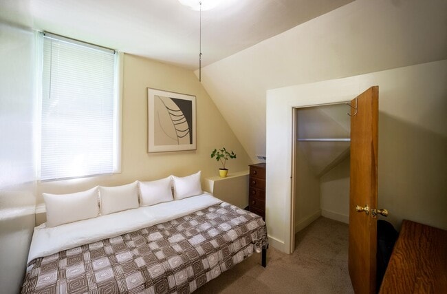 Primary Photo - 113 Comstock Pl