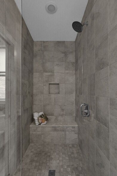 Master Walk In Shower - 754 N 6th St