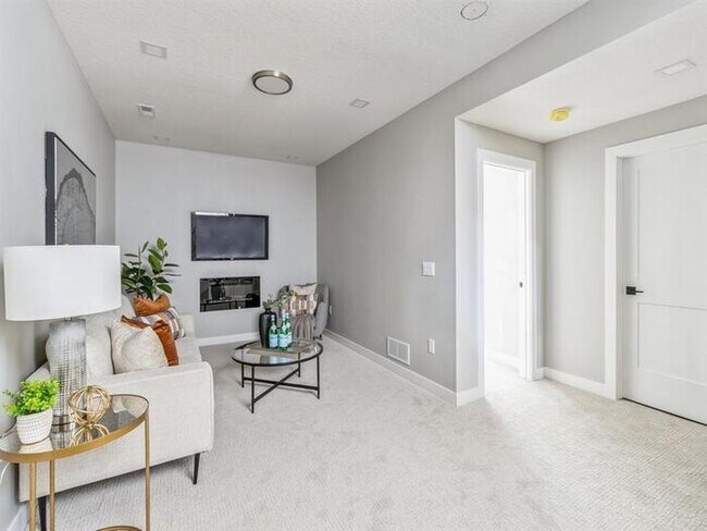 Building Photo - 15561 Rocklyn Place