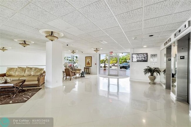 Building Photo - 2715 N Ocean Blvd
