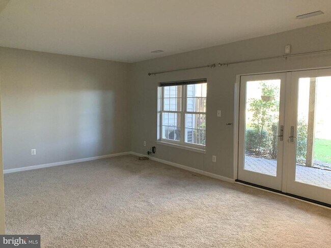 Building Photo - 3384 Governors Crest Ct