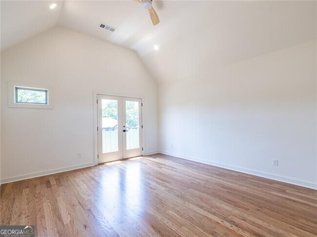 Building Photo - 152 South
