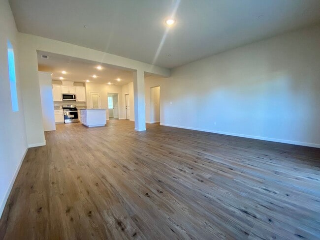 Building Photo - NEWER 4 Bedroom 2 Bath home for RENT!