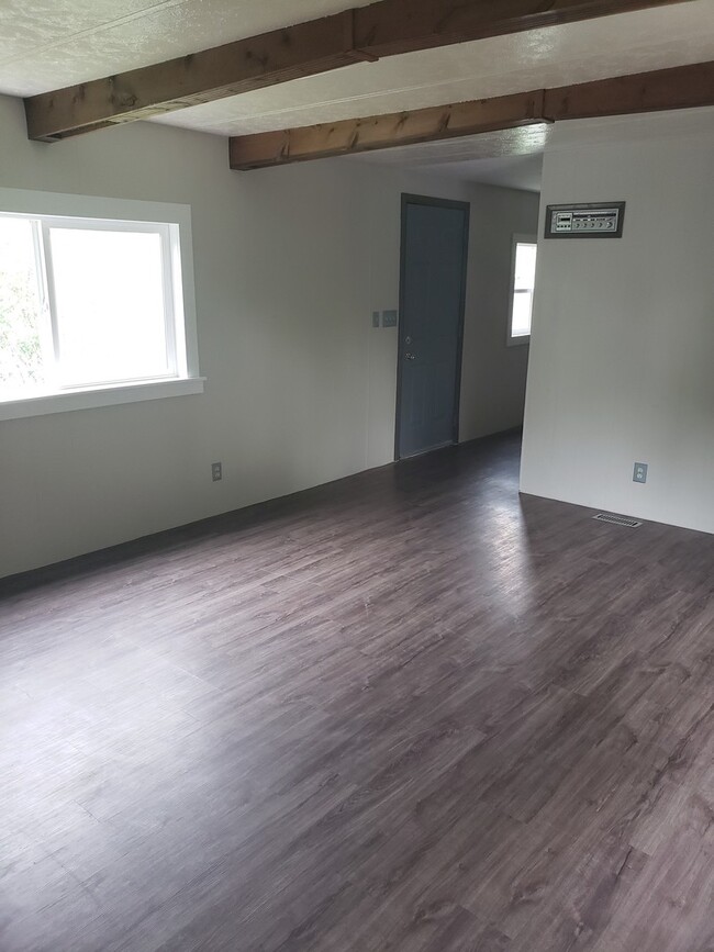 Building Photo - 3 bed 1.5 bath mobile