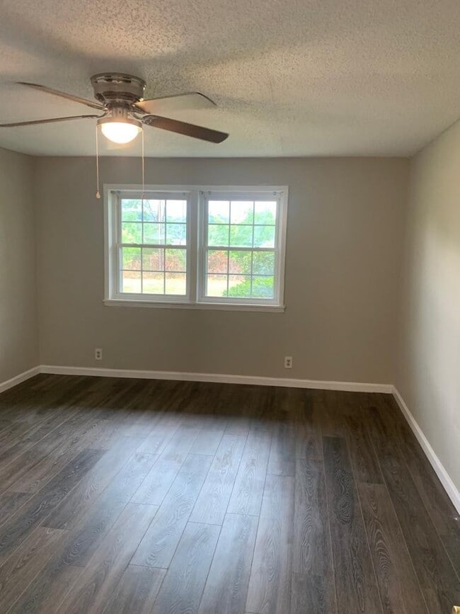 Building Photo - 214 Gayland Ct