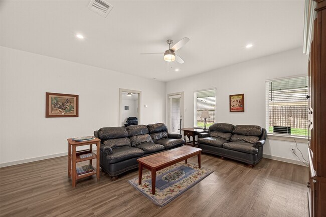 Building Photo - 1119 Kinder Sky Ln
