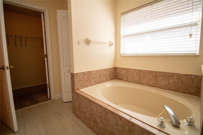 Building Photo - 14369 Babylon Way