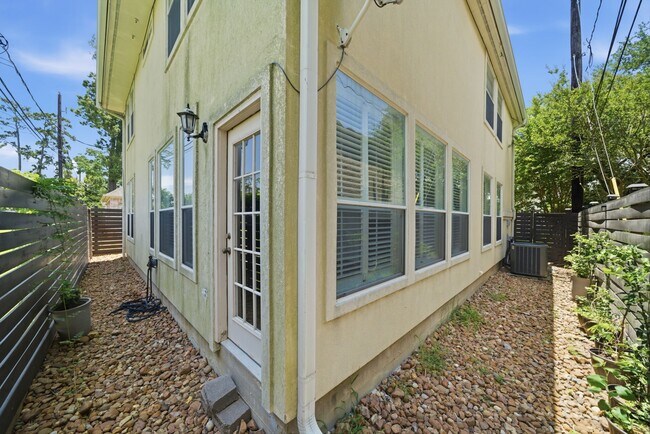 Building Photo - 1413 Whispering Pines Dr