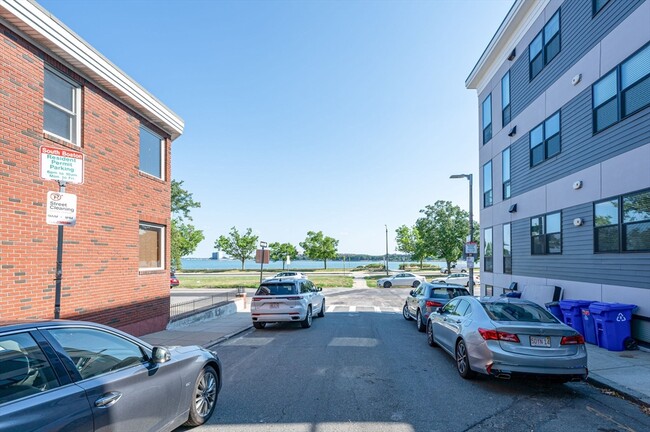 Building Photo - 465 E 8th St
