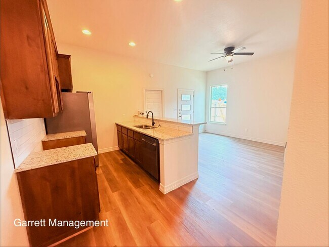 Building Photo - Newly Built Duplex For Rent!