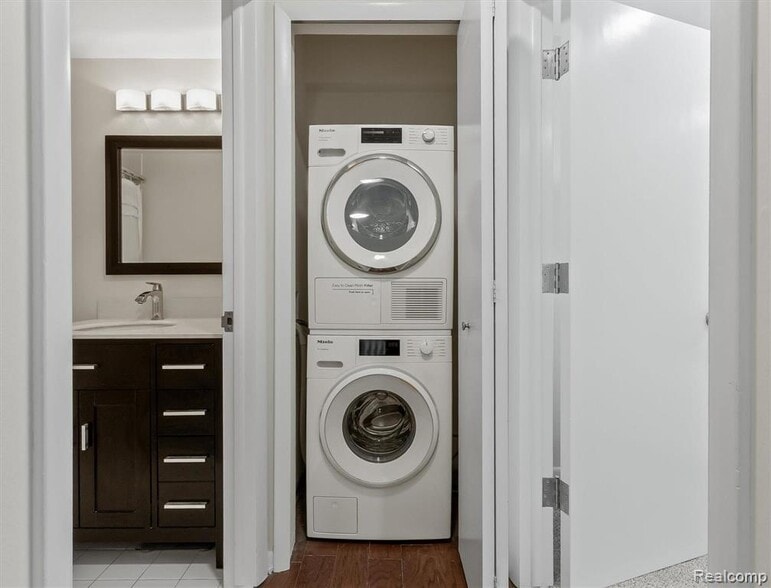 Building Photo - 411 S Old Woodward Ave