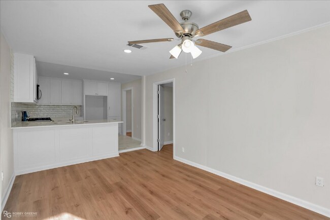 Building Photo - 3738 Greenway Pl
