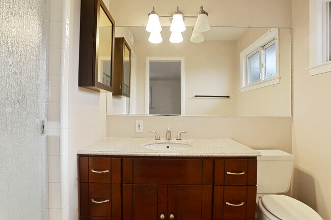 Primary bathroom - 1177 Fay Cir