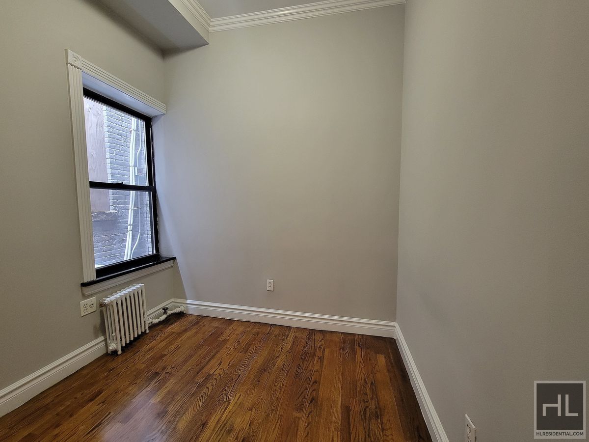 Building Photo - Mott Street