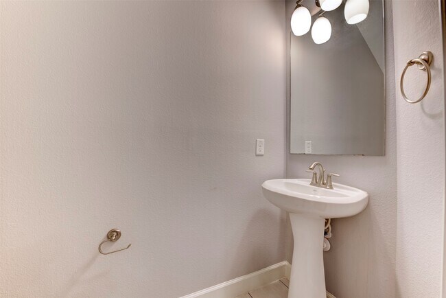 Building Photo - 1811 Wichita St