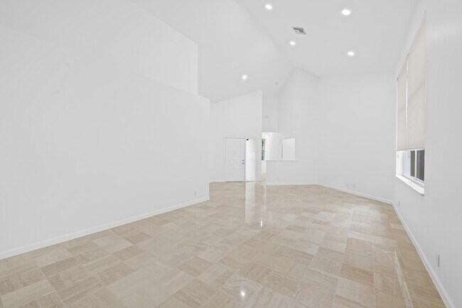Building Photo - 2480 NW 66th Dr