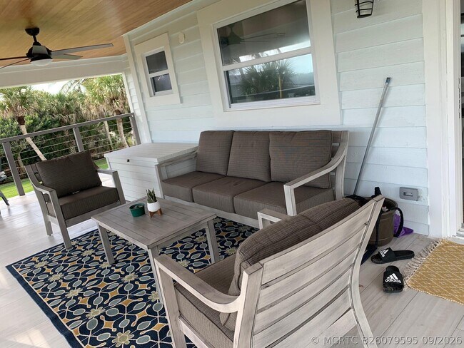 Building Photo - 12840 Jimmy Buffett Mem Hwy