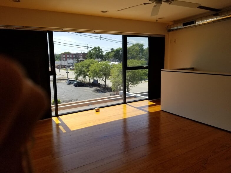 Building Photo - 804 N Neil St