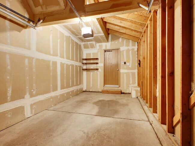 Building Photo - $2,395.00 2 bed, 2.5 bath townhome located...