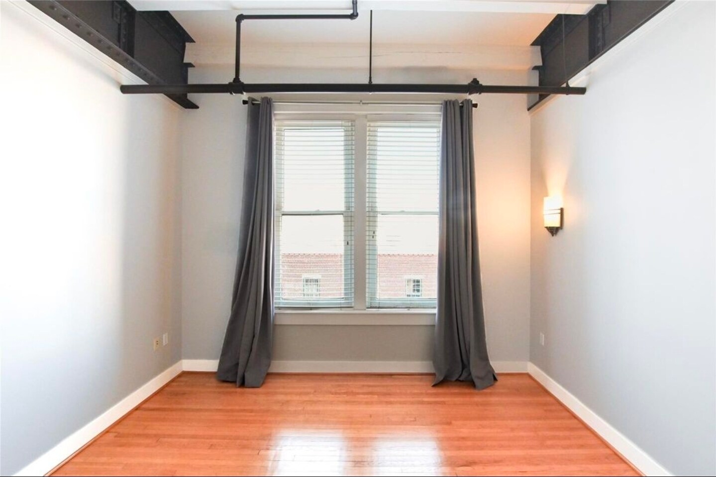 Building Photo - 415 22nd St