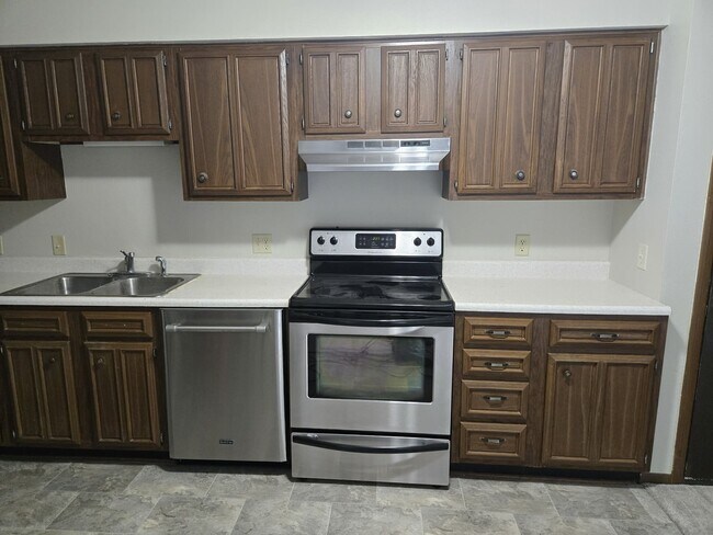 Building Photo - 5534 Glenridge Dr