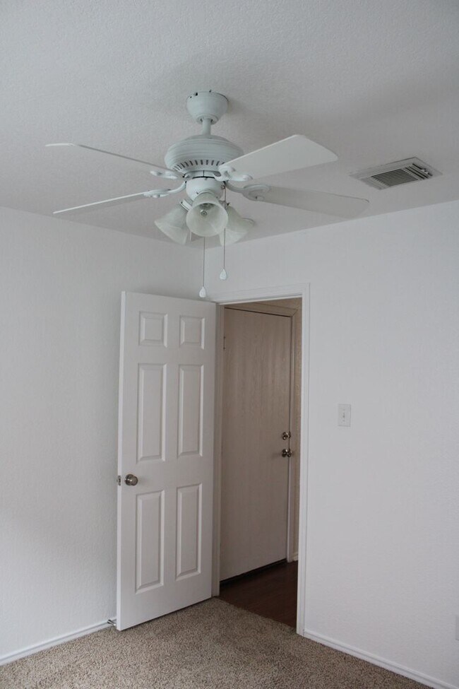 Building Photo - 11212 Forest Pass Ct