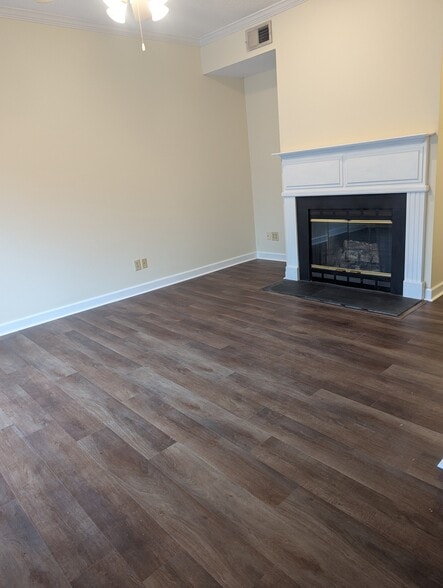 Wood burning fireplace - 322 Woodburn Creek Rd