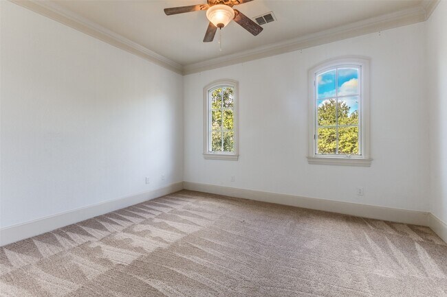 Building Photo - 6416 Dykes Way