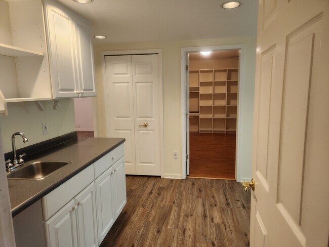 Building Photo - 2852 Chaseway Ct