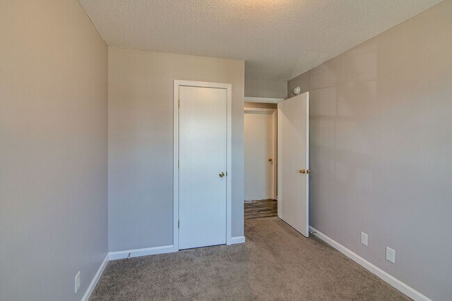 Building Photo - 940 Applegrove Cir