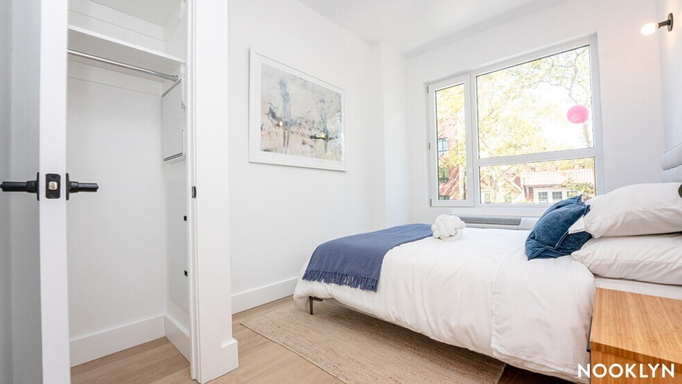 Building Photo - 1042 President St