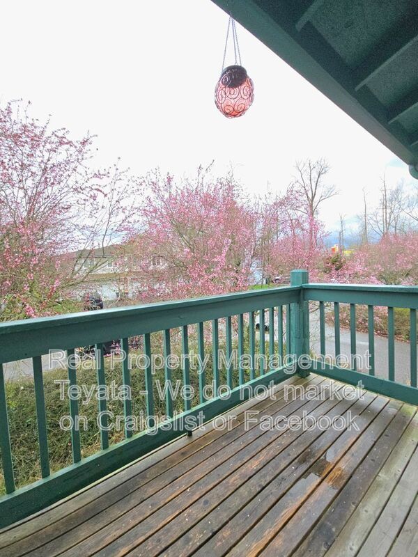 Building Photo - 2824 Valencia St