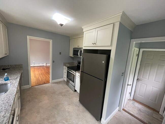 Building Photo - Single-Family Home for Rent - Dover, NH